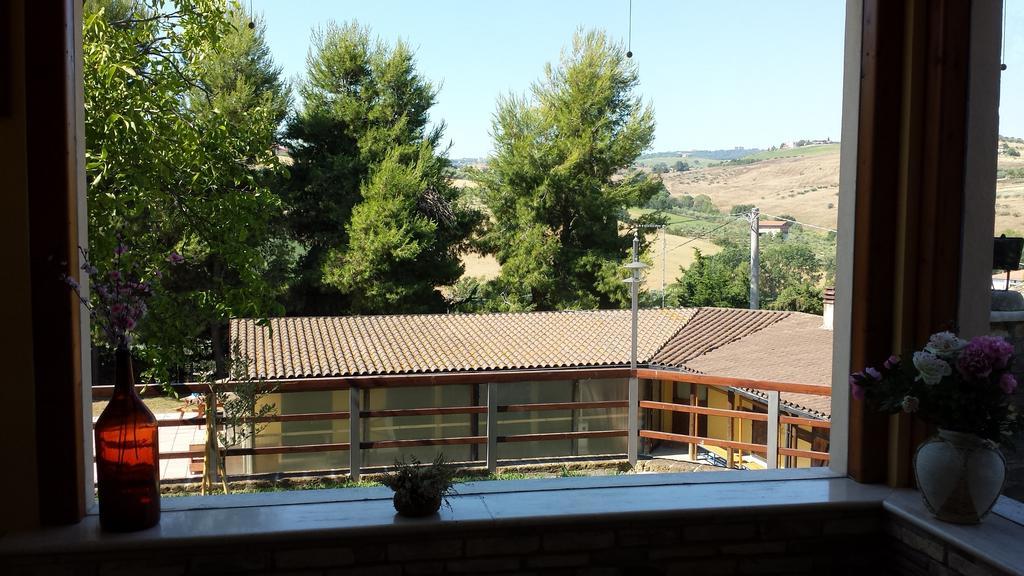 Agriturismo Col Morino Bed & Breakfast Pineto Exterior photo